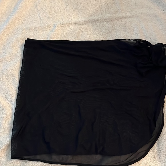 Blk swim net sarong, cover up over bottom of swim suit tie up front or side - Picture 2 of 3